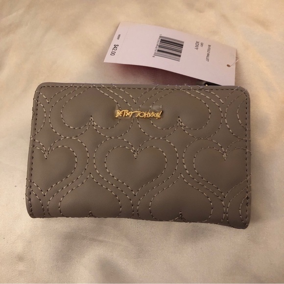 Betsey Johnson Gray Faux Leather Bifold Wallet Quilted Stitched Heart NWT - Picture 11 of 14